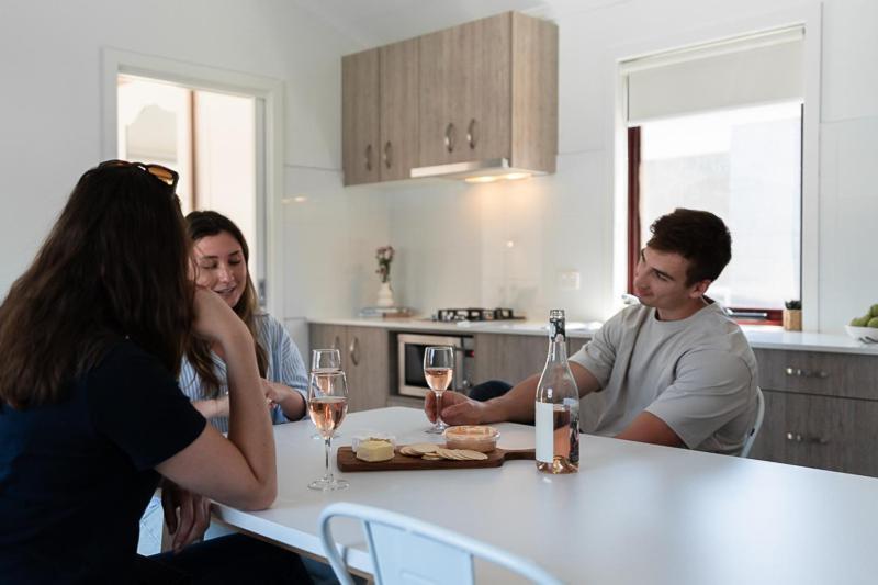 Adelaide Caravan Park - Aspen Holiday Parks Екстер'єр фото