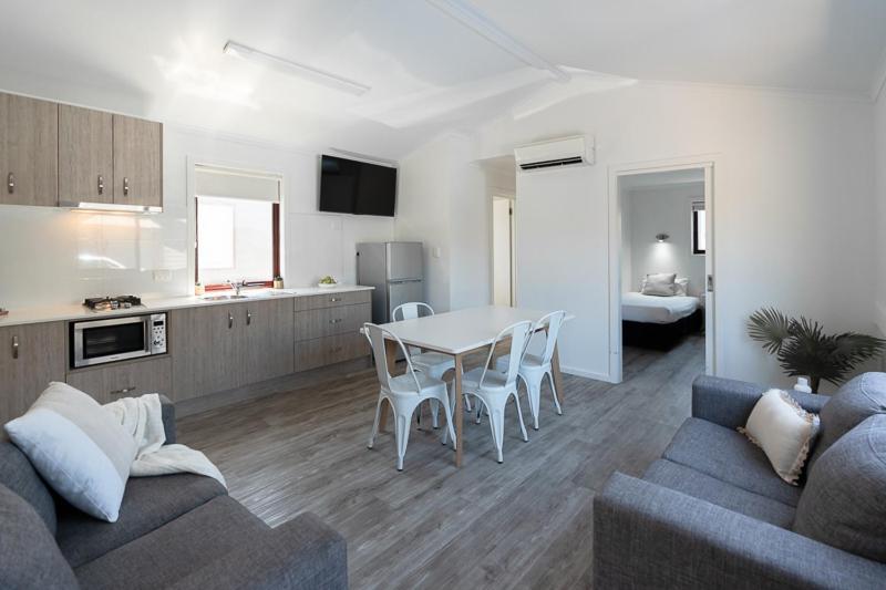 Adelaide Caravan Park - Aspen Holiday Parks Екстер'єр фото