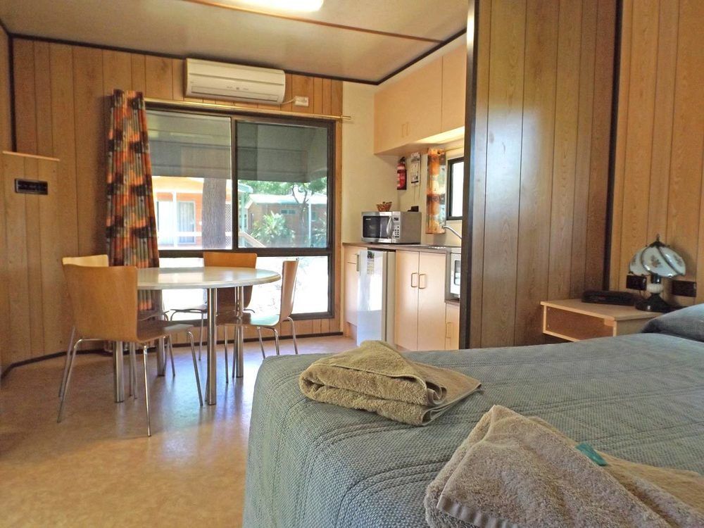 Adelaide Caravan Park - Aspen Holiday Parks Екстер'єр фото