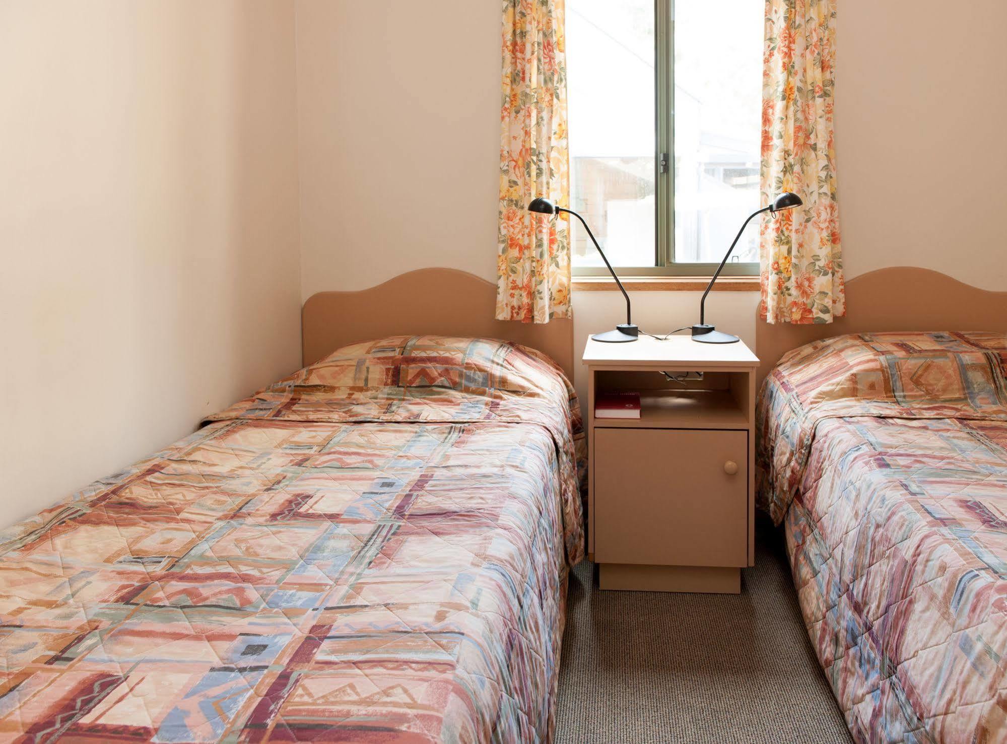 Adelaide Caravan Park - Aspen Holiday Parks Екстер'єр фото