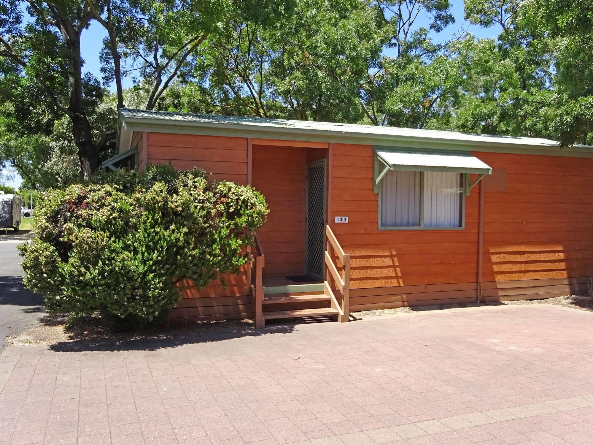 Adelaide Caravan Park - Aspen Holiday Parks Екстер'єр фото