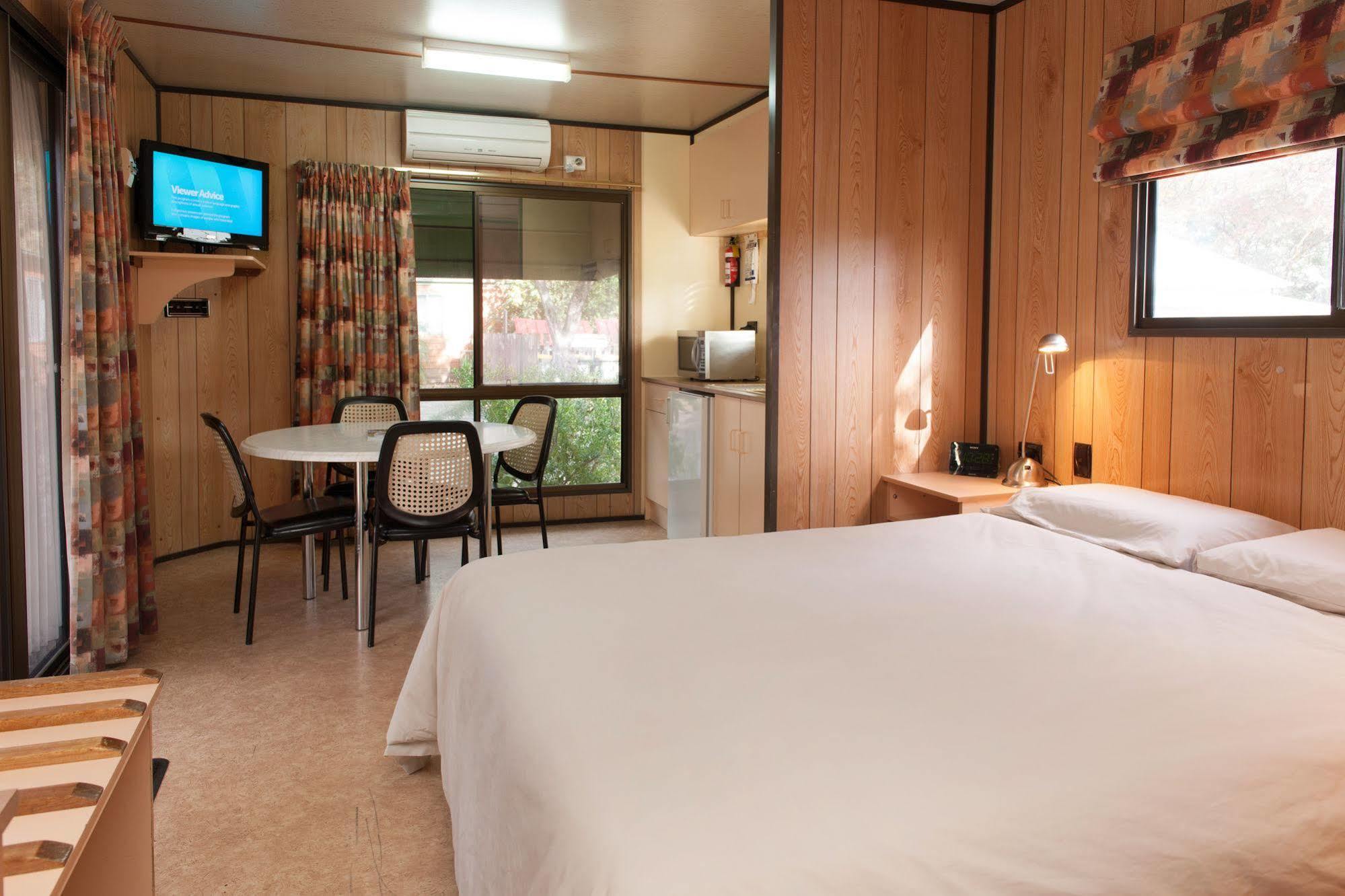 Adelaide Caravan Park - Aspen Holiday Parks Екстер'єр фото