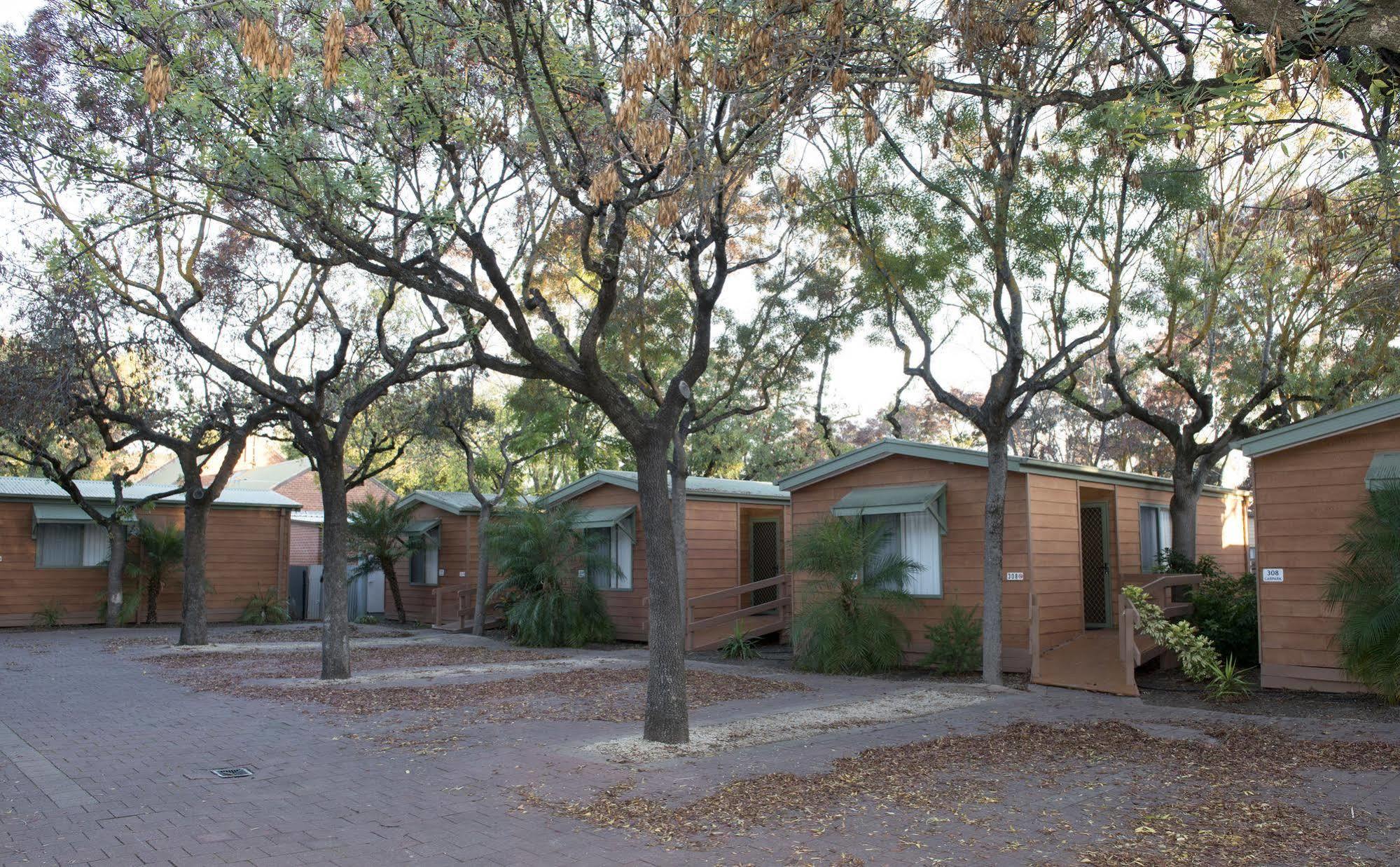 Adelaide Caravan Park - Aspen Holiday Parks Екстер'єр фото